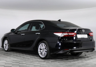 Подержанный автомобиль Toyota Camry Sedan 2018 года (7 фото)