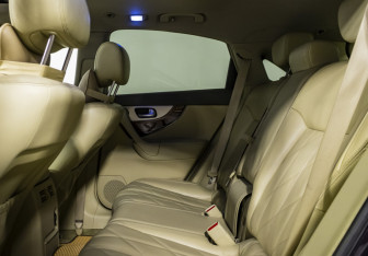Подержанный автомобиль Infiniti QX70 2015 года (13 фото)