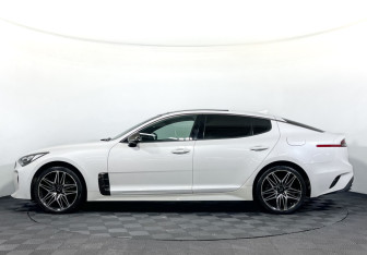Подержанный автомобиль Kia Stinger 2021 года (8 фото)