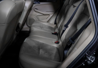 Подержанный автомобиль Porsche Macan 2014 года (10 фото)