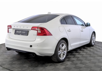 Подержанный автомобиль Volvo S60 2016 года (5 фото)