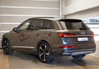 Подержанный автомобиль Audi Q7 2020 года (6 фото)