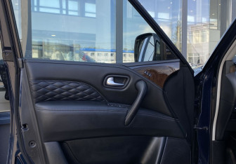 Подержанный автомобиль Infiniti QX80 2018 года (21 фото)