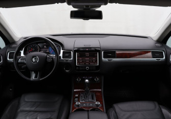 Подержанный автомобиль Volkswagen Touareg 2013 года (13 фото)