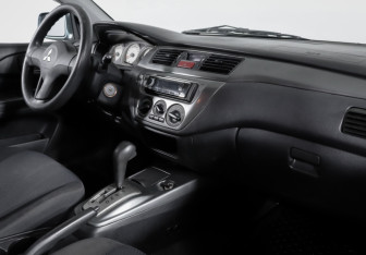 Подержанный автомобиль Mitsubishi Lancer Sedan 2006 года (9 фото)