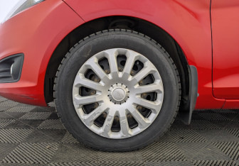 Подержанный автомобиль Ford Fiesta Hatchback 2016 года (12 фото)