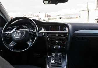 Подержанный автомобиль Audi A4 Sedan 2013 года (12 фото)