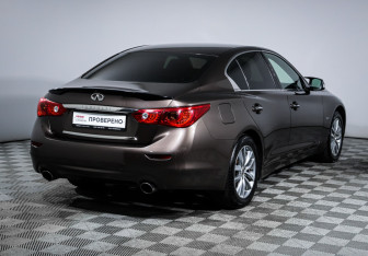 Подержанный автомобиль Infiniti Q50 2014 года (5 фото)