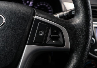 Подержанный автомобиль Hyundai Solaris Hatchback 2011 года (14 фото)