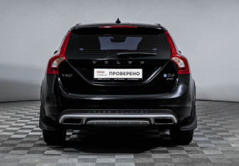 Подержанный автомобиль Volvo V60 Cross Country 2015 года (6 фото)