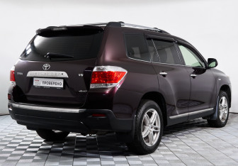 Подержанный автомобиль Toyota Highlander 2012 года (5 фото)