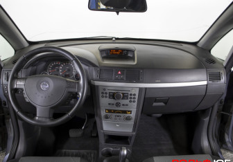 Подержанный автомобиль Opel Meriva 2008 года (10 фото)