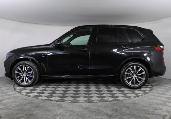 Подержанный автомобиль BMW X5 2020 года (5 фото)