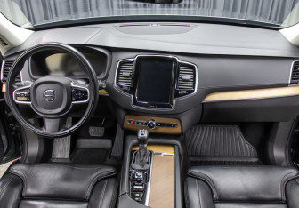 Подержанный автомобиль Volvo XC90 2019 года (15 фото)