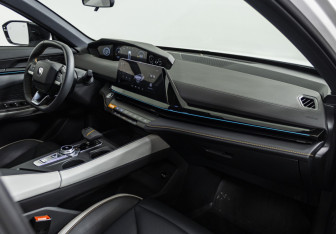 Подержанный автомобиль Changan UNI-V 2024 года (9 фото)