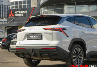 Подержанный автомобиль Jetour Dashing 2024 года (19 фото)