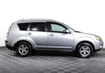 Подержанный автомобиль Mitsubishi Outlander 2008 года (4 фото)