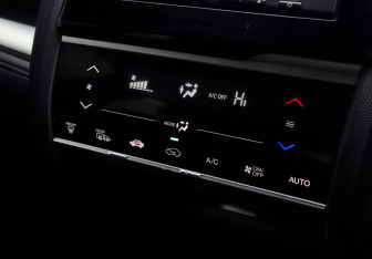 Подержанный автомобиль Honda Fit 2013 года (14 фото)