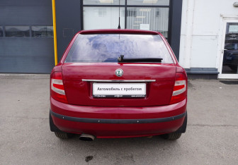 Подержанный автомобиль Skoda Fabia Hatchback 2005 года (6 фото)