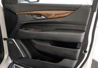 Подержанный автомобиль Cadillac Escalade Suv 2016 года (24 фото)