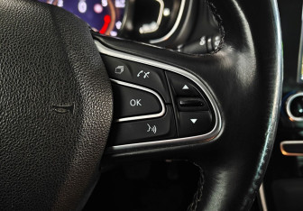 Подержанный автомобиль Renault Scenic 2019 года (16 фото)
