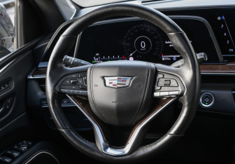 Подержанный автомобиль Cadillac Escalade Suv 2022 года (21 фото)