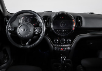 Подержанный автомобиль MINI Countryman 2021 года (12 фото)