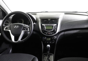 Подержанный автомобиль Hyundai Solaris Hatchback 2012 года (6 фото)