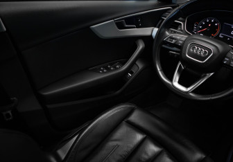 Подержанный автомобиль Audi A4 Sedan 2016 года (17 фото)