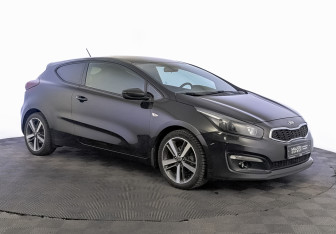 Подержанный автомобиль Kia Ceed Hatchback 2016 года (3 фото)