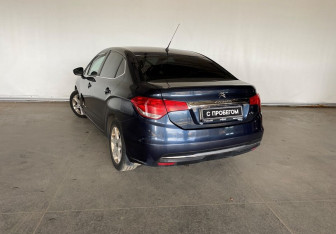 Подержанный автомобиль Citroen C4 Sedan 2013 года (4 фото)