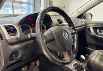 Подержанный автомобиль Skoda Fabia Hatchback 2007 года (9 фото)