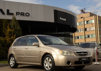 Подержанный автомобиль Kia Cerato Hatchback 2007 года (2 фото)