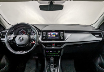 Подержанный автомобиль Skoda Rapid Liftback 2022 года (14 фото)