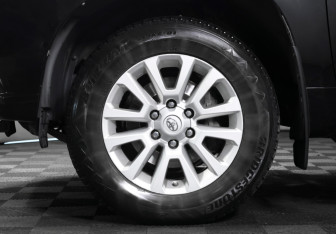 Подержанный автомобиль Toyota Land Cruiser Prado 2016 года (25 фото)