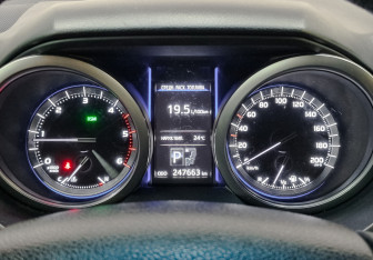 Подержанный автомобиль Toyota Land Cruiser Prado 2016 года (15 фото)