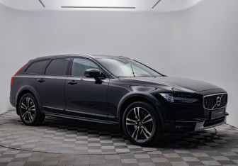 Подержанный автомобиль Volvo V90 Cross Country 2017 года (7 фото)