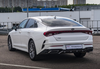 Подержанный автомобиль Kia K5 2019 года (7 фото)