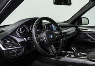 Подержанный автомобиль BMW X5 2016 года (10 фото)