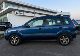 Подержанный автомобиль Ford Fusion 2008 года (14 фото)