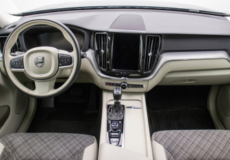 Подержанный автомобиль Volvo XC60 2021 года (13 фото)