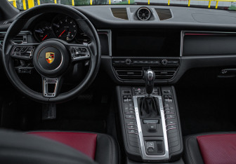 Подержанный автомобиль Porsche Macan 2021 года (8 фото)