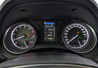 Подержанный автомобиль Toyota Camry Sedan 2019 года (13 фото)