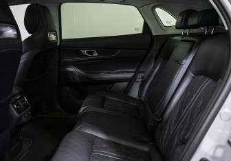 Подержанный автомобиль Changan UNI-K 2023 года (13 фото)