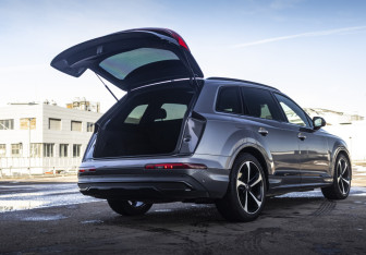 Подержанный автомобиль Audi Q7 2019 года (20 фото)