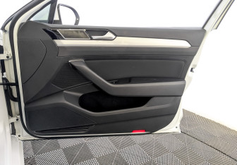 Подержанный автомобиль Volkswagen Passat Sedan 2019 года (25 фото)