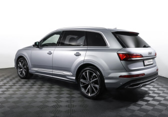 Подержанный автомобиль Audi Q7 2021 года (7 фото)