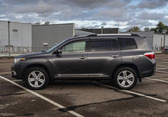 Подержанный автомобиль Toyota Highlander 2011 года (8 фото)
