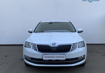 Подержанный автомобиль Skoda Octavia Liftback 2019 года (2 фото)