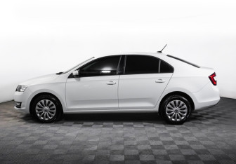 Подержанный автомобиль Skoda Rapid Liftback 2019 года (8 фото)